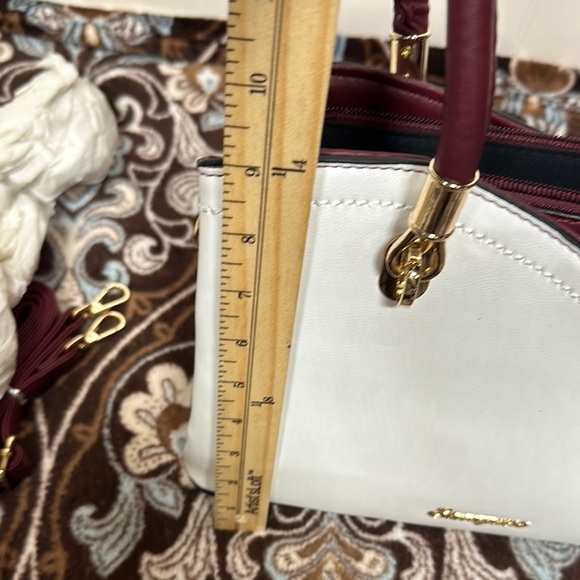 Chic Brown and White Crossbody Bag with Structured Design - Picture 11 of 13